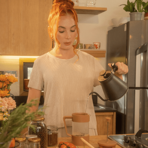 A Homemaker's Guide to Using Portable Red Light Therapy for Pain Relief - Lumaflex