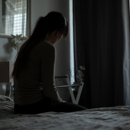 Harnessing Red Light Therapy to Combat Winter Blues and Seasonal Depression - Lumaflex