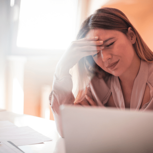 Red Light Therapy for Migraines: Techniques and Gift Ideas for the Festive Season - Lumaflex